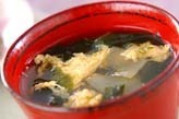 ワカメと卵のお吸い物