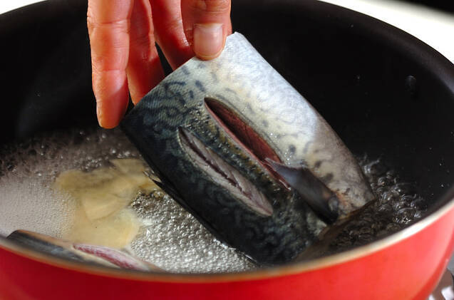 フライパンでつくる基本の鯖の味噌煮の作り方の手順5