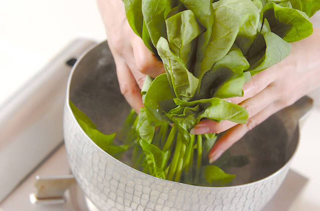 ホウレン草のナメコ和えの作り方の手順1