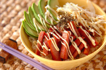 ポークランチョンミートとアボカドの丼