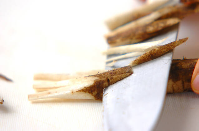 ササガキゴボウのバター炒めの作り方の手順1