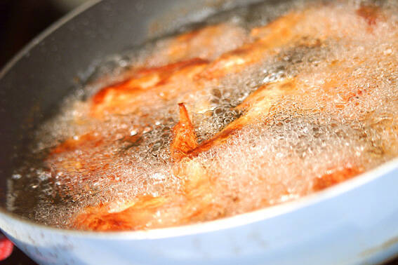 鶏手羽先の五香粉風味揚げの作り方の手順3