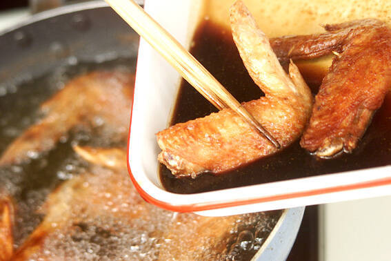 鶏手羽先の五香粉風味揚げの作り方の手順4