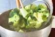 ブロッコリーからし和えの下準備1