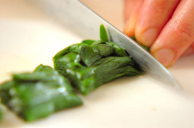 大量消費に！簡単ニラのゴマ油おひたしの作り方の手順1