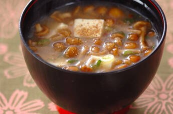ナメコと豆腐のみそ汁