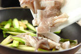 イカとアスパラのペッパー炒めの作り方4
