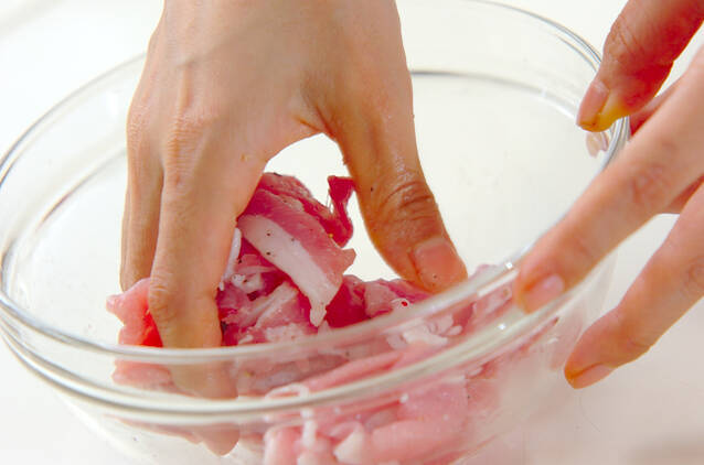 豚肉マヨマスタード炒めの作り方の手順1