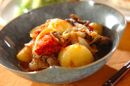 和風だしが香る！旨みたっぷりトマト肉じゃが