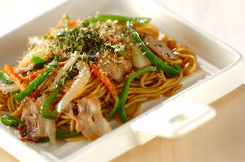 ピーマンがポイント!野菜たっぷりソース焼きそば