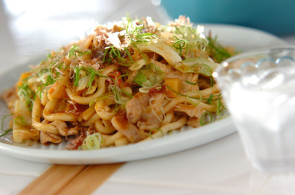 残ったカレーでリメイク！焼きカレーうどん by 横田 真未さん