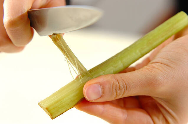 フキとちくわの煮物の作り方の手順1