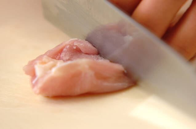 鶏肉と小松菜の塩昆布炒めの作り方の手順1
