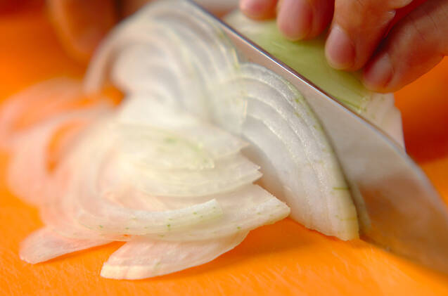 オニオンサラダの作り方の手順1