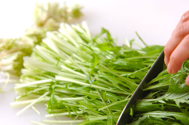 水菜と揚げの煮物の作り方の手順1