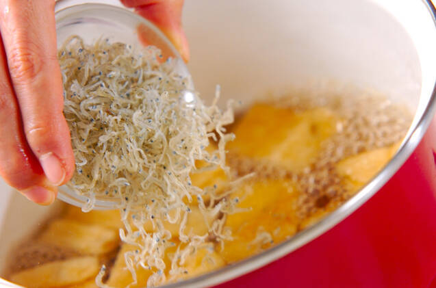 水菜と揚げの煮物の作り方の手順3