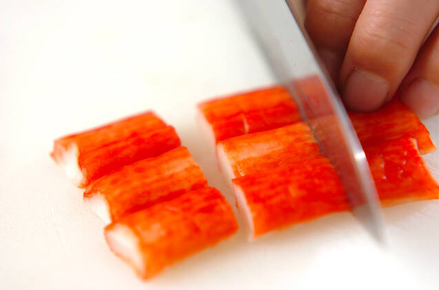 カニカマ入り卵焼きの作り方の手順1