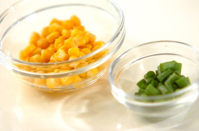 納豆とコーンの揚げ物の作り方の手順1