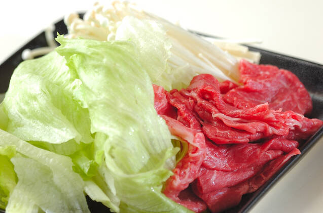 ピリ辛ダレの牛しゃぶレタス鍋の作り方の手順6