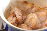 鶏肉と里芋の炒め煮の作り方1