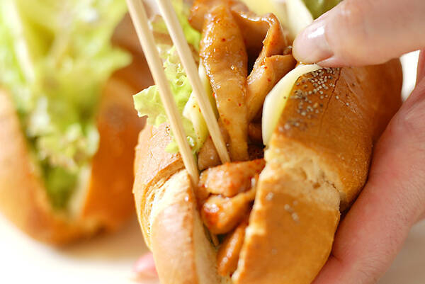 焼き鶏和風サンドの作り方の手順5