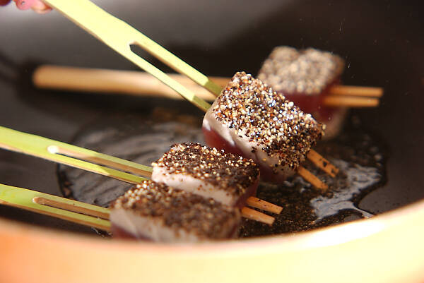ペッパーマグロ串焼きの作り方の手順3