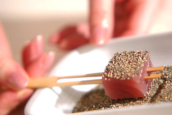 ペッパーマグロ串焼きの作り方の手順1
