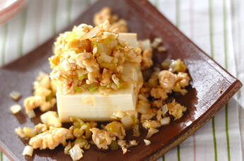 らっきょうそぼろのせ冷奴