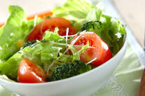 レタスの彩りサラダ