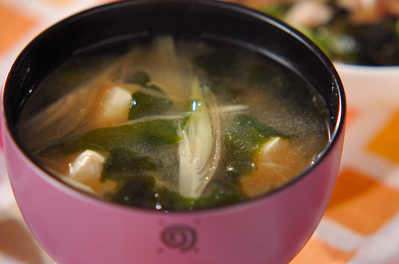 さわやかに香るミョウガと豆腐の味噌汁 レシピ 作り方 E レシピ 料理のプロが作る簡単レシピ