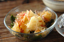 クラゲとワカメのサラダ