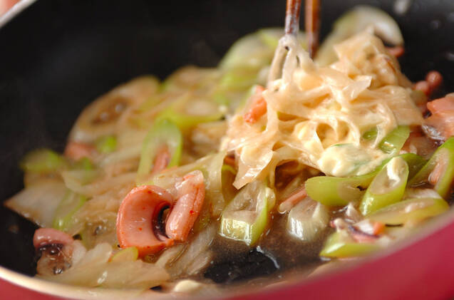 塩辛とネギのマヨ炒めの作り方の手順2