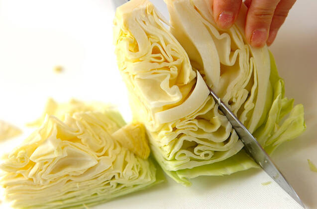 キャベツとコンビーフのパスタの作り方の手順1