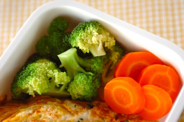 ニンジンとブロッコリーの塩ゆで