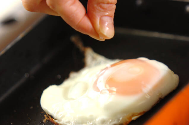 目玉焼きの作り方の手順1