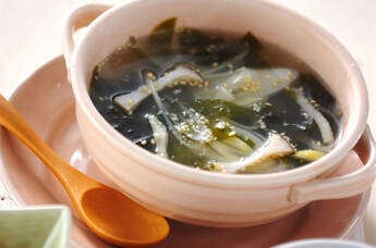 ワカメと白ネギのスープ