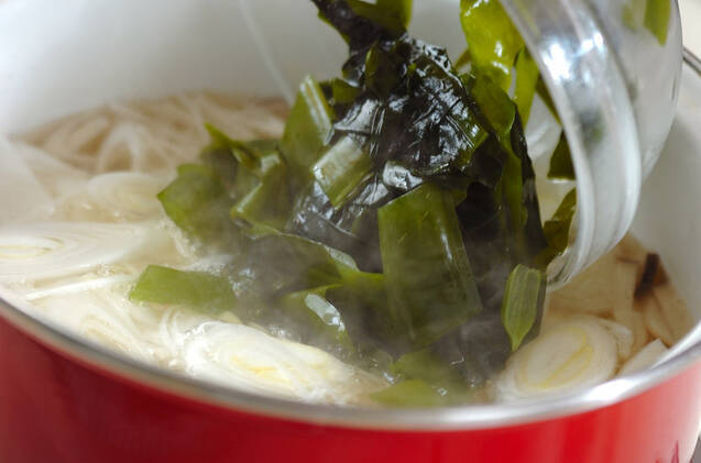 ワカメと白ネギのスープの作り方の手順5