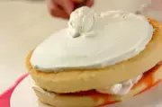 手作りイチゴシロップケーキの作り方4