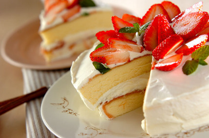 手作りイチゴシロップケーキ