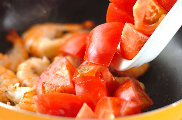 エビとトマトのココナッツ炒めの作り方の手順5