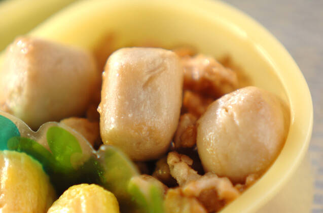 里芋のそぼろ和え