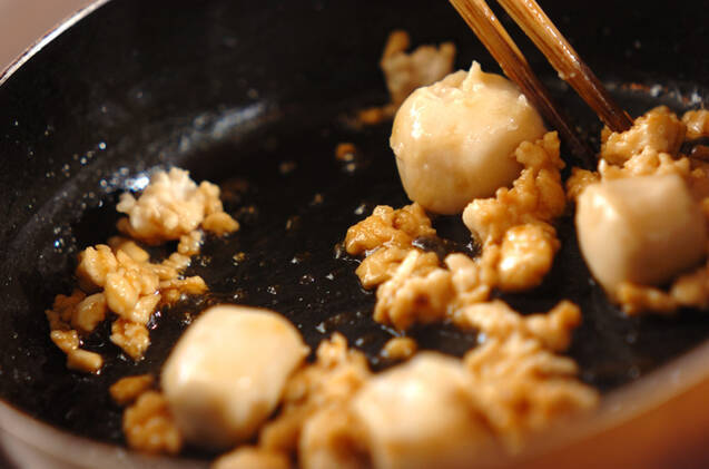 里芋のそぼろ和えの作り方の手順3