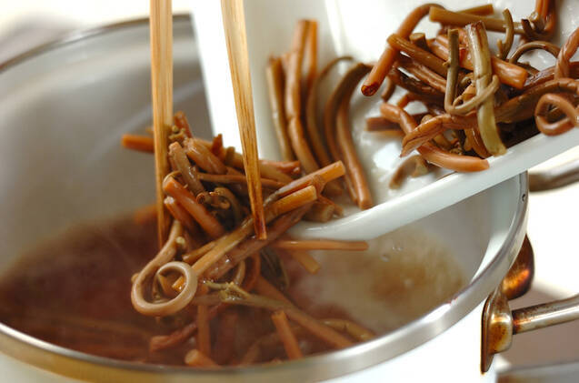 ゼンマイとさつま揚げの煮物の作り方の手順5