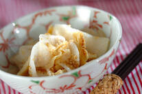 大根と油揚げのゴマ酢和え