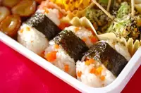 ニンジンご飯のおにぎり