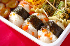 ニンジンご飯のおにぎり