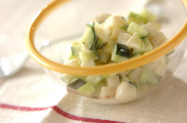 角切りにされた野菜がかわいらしいサラダ