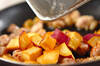 サツマイモと鶏肉のピリ辛甘酢炒めの作り方の手順9