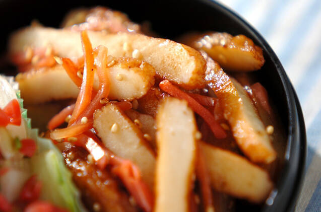 さつま揚げと紅ショウガの炒め物