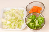 セロリの和え物の下準備1